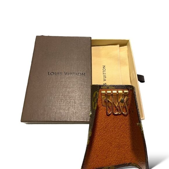 LOUIS VUITTON Vintage Key Holder - Picture 5 of 10